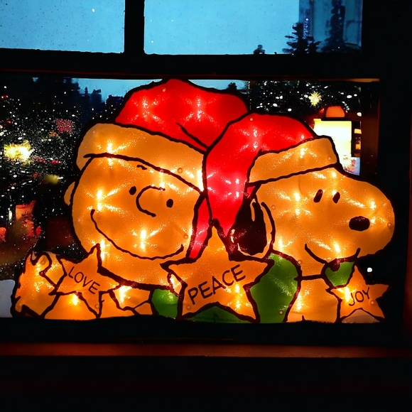Peanuts Snoopy Charlie Brown Lighted Sculpture Christmas Window Decor Glittery. - Picture 11 of 12